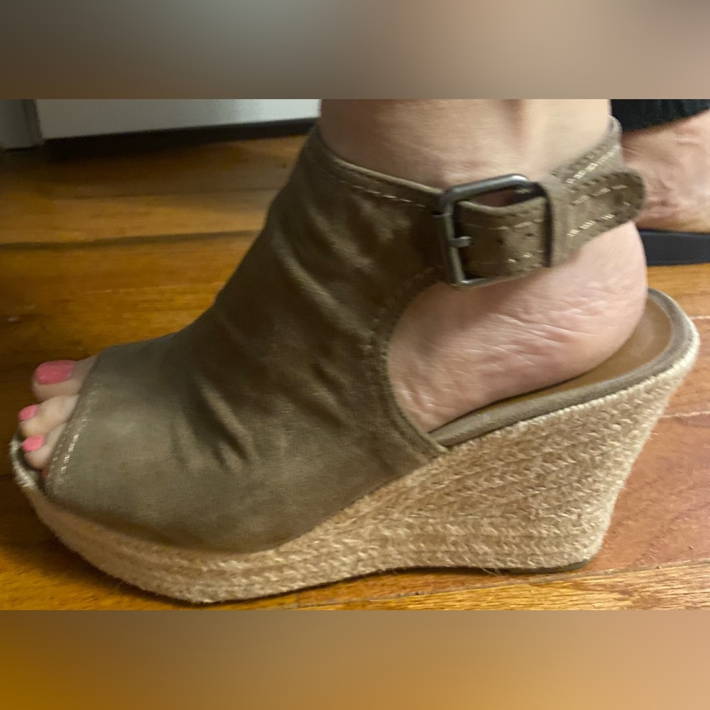 Wedges Size 9.5 Good condition